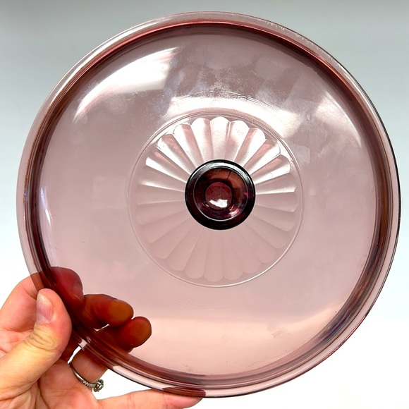 Vintage PYREX   ribbed 2 L pink/cranberry glass lidded casserole 024-S - Picture 2 of 7